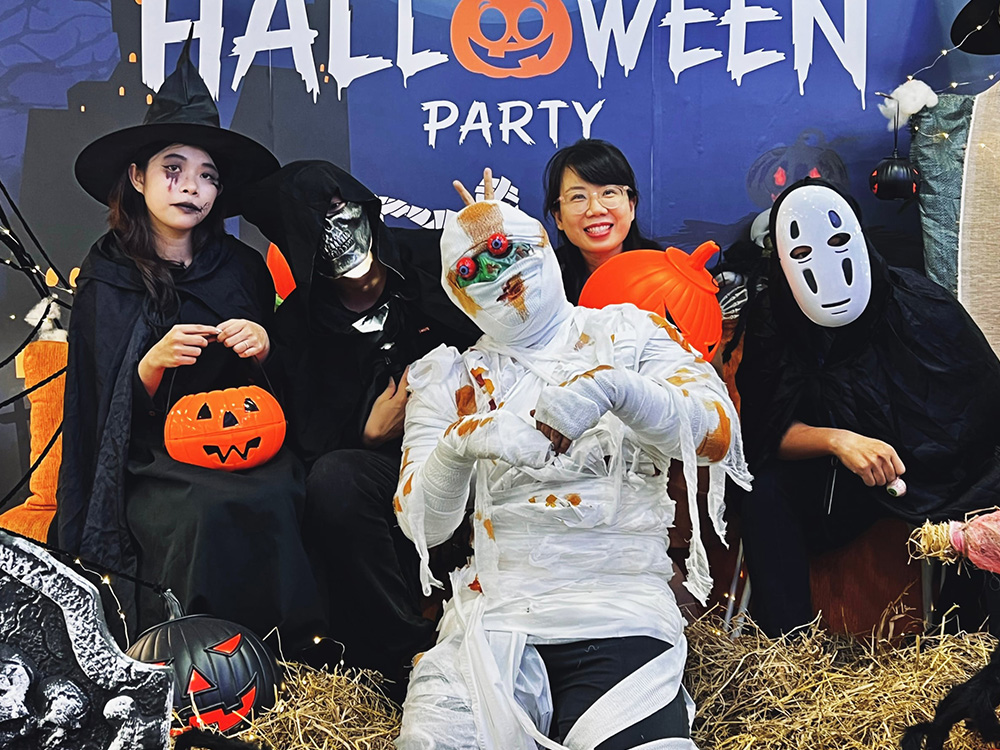 Halloween “Có Kẹo Không Bị Ghẹo”